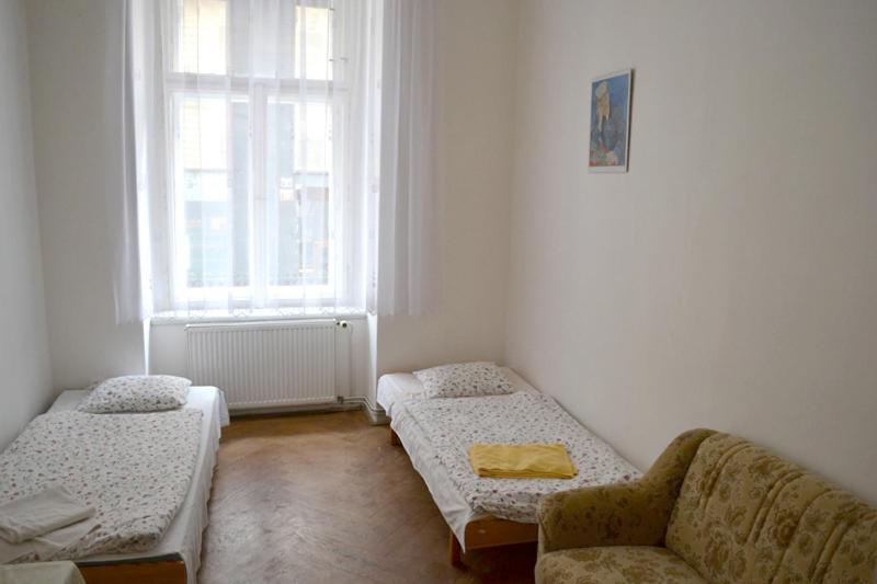 براغ Gallery Hostel الغرفة الصورة
